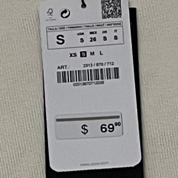 Fitted skirt and Crop top - Picture 6 of 6